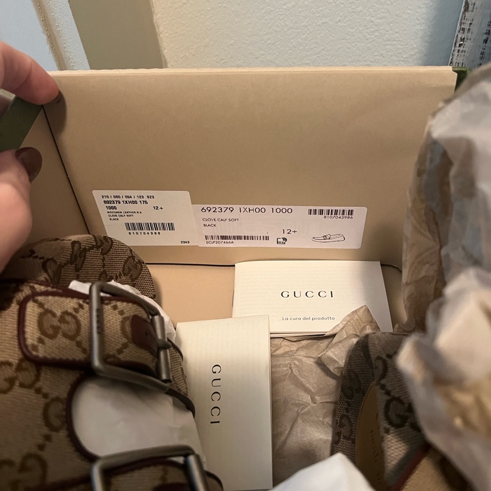 Gucci Beige Monogram Buckle Slides - Picture 9 of 12